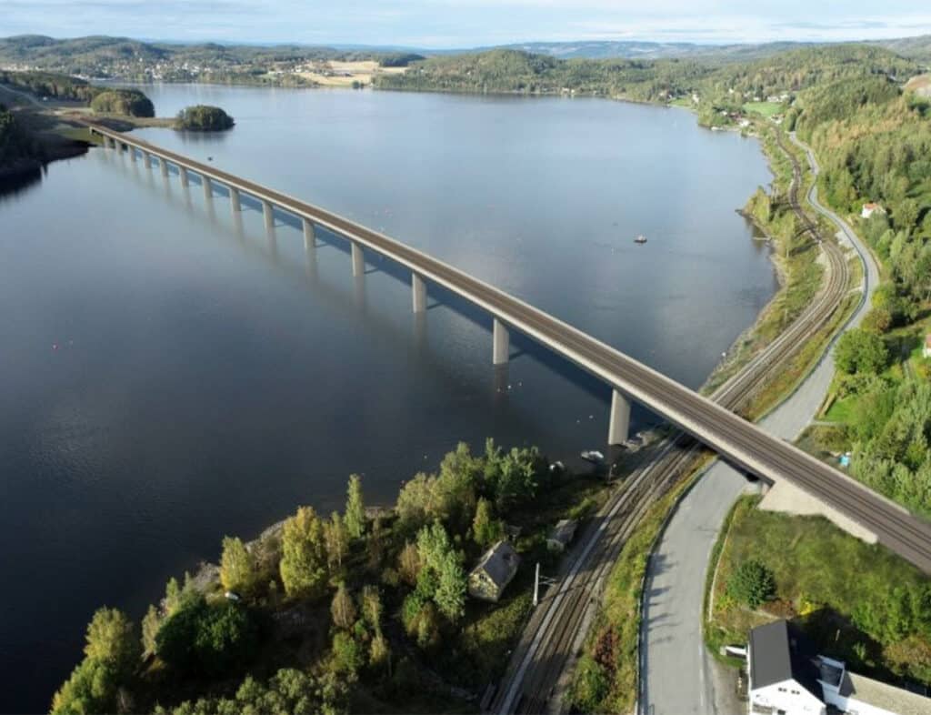 Vi utfører sprengning for bygging av ny jernbanebru i Stange kommune. Profesjonell håndtering av jernbaneprosjekter.