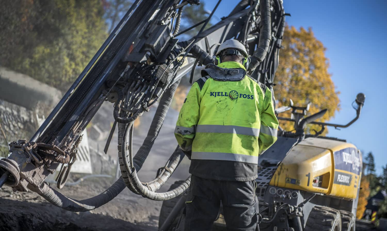 Kjell Foss har opptil 70 avanserte borerigger for presis boring i alle typer fjell. Effektiv maskinpark for små og store boreoppdrag i Norge og Norden.