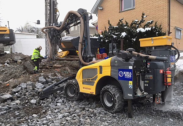 Vi benytter elektrisk Husqvarna riverobot for miljøvennlig og presis boring, ideelt for utfordrende oppdrag og krevende prosjekter.